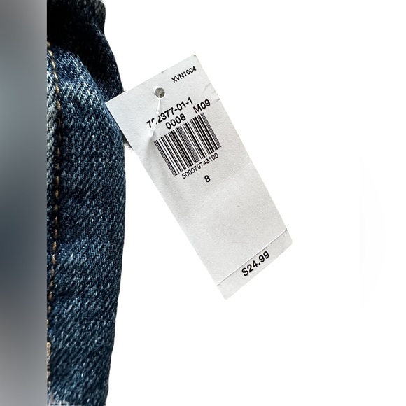 Girls NWT Old Navy size 8 distressed jean shorts high rise shorts 3" inseam - Picture 5 of 5